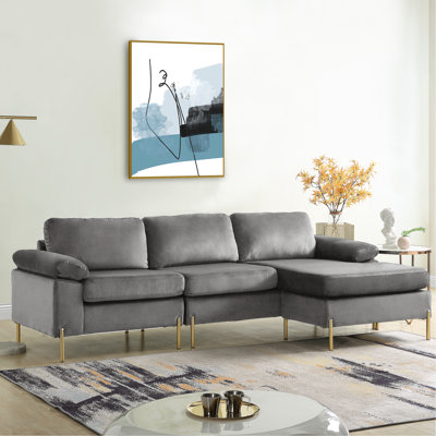 Canapé modulaire avec méridienne, revêtement en velours gris, structure en bois massif et manufacturé, pieds en métal laiton, accoudoirs coussinés, coussins en mousse amovibles, velours, pieds, coussins, rembourrage, repose-pieds