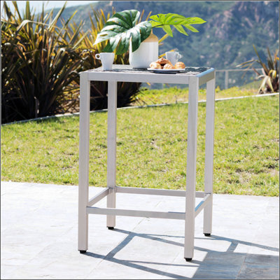 Table de bar extérieure en aluminium de 43 po avec plateau en rotin PE, finition grise, robuste et durable pour une utilisation intérieure et extérieure