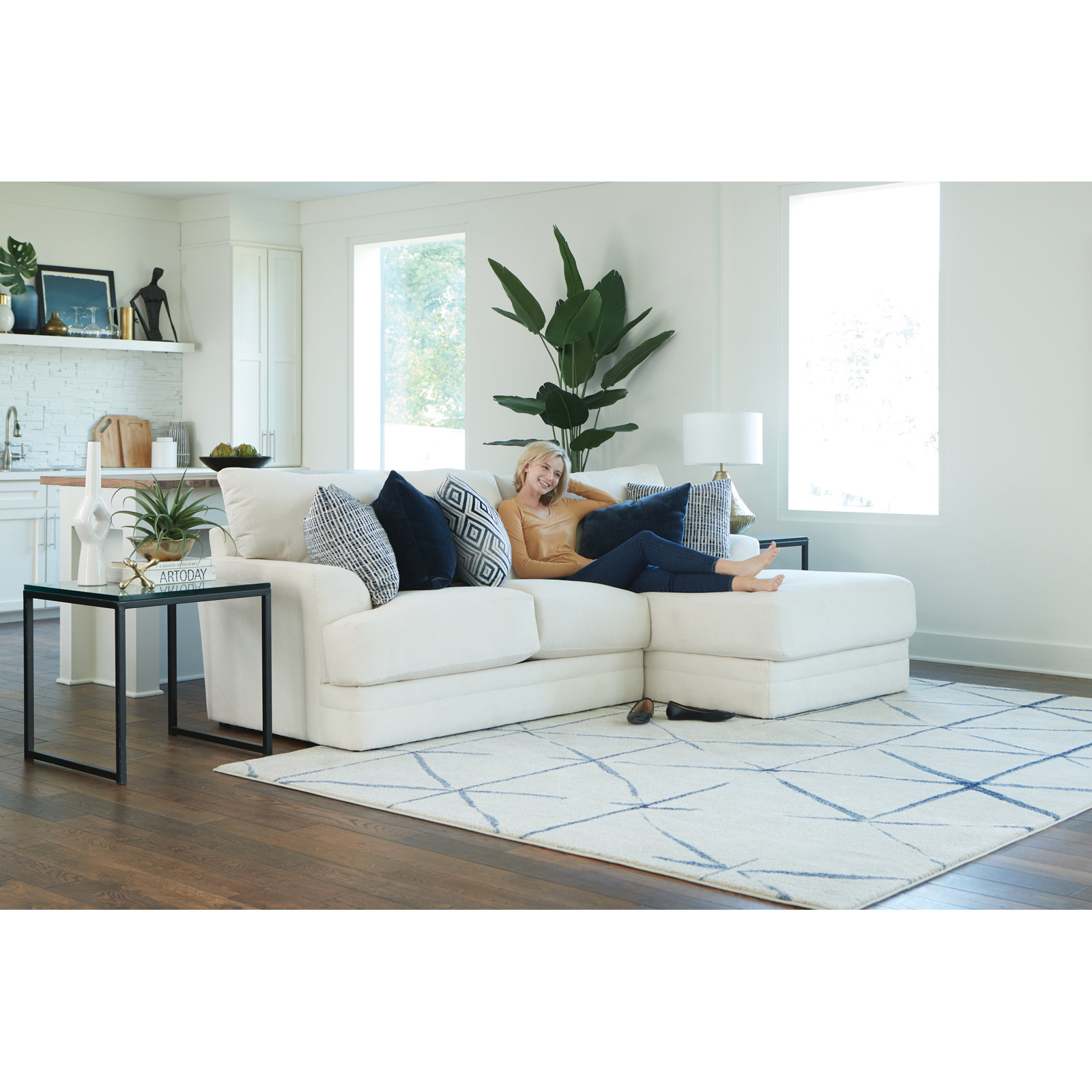 Mazekine Upholstered Chaise L-Sectional, Right Hand Facing