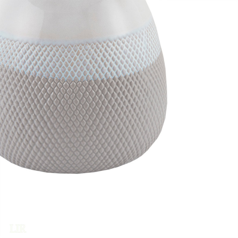 Lampe de table en céramique Driggs, facile à intégrer dans votre espace existant