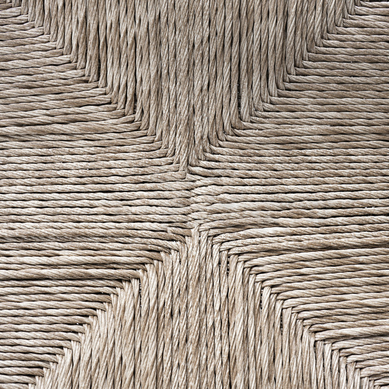 Chaises de patio robustes en bois d'acacia et en osier, idéales pour les petits espaces