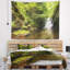 Paysage photographie eau qui coule sur la tapisserie de roches-28485220
