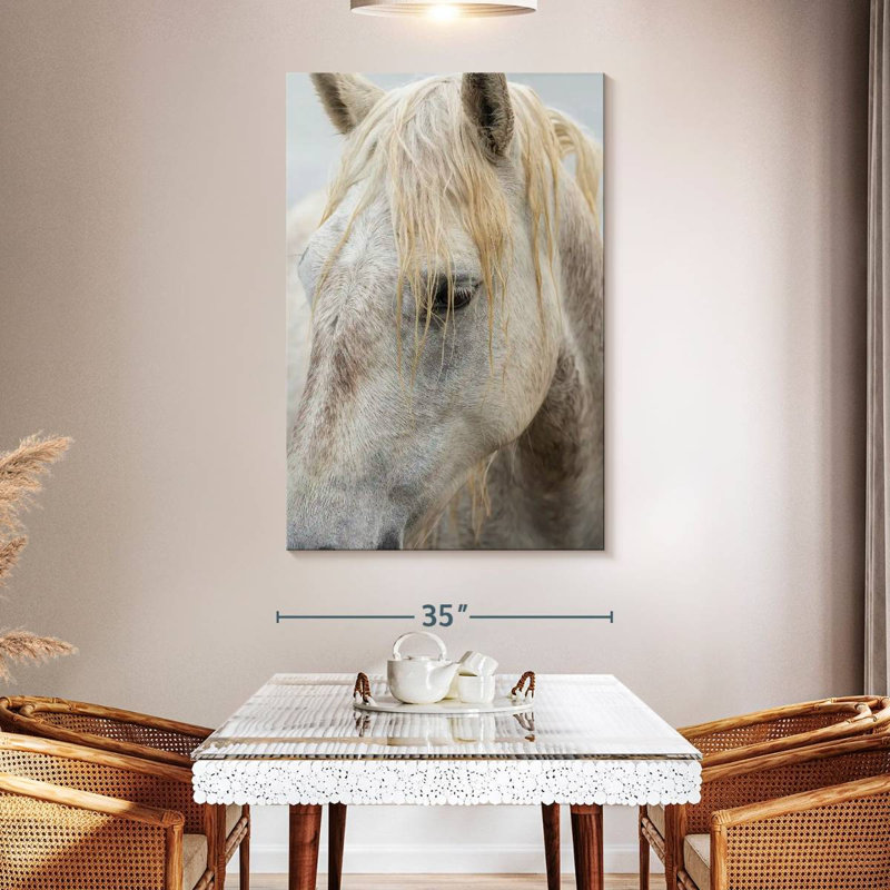 Ronce près d'un cheval blanc de Camargue I, H 51 po x l 34 po