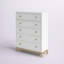 Commode Chelsea moderne blanche avec accents dorés, 107 cm de large