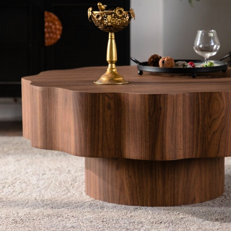 Table basse moderne de 80 cm (31,5 po) avec bord festonné, aspect noyer, facile d'entretien et polyvalente pour tous les espaces, 80 cm (31,5 po).