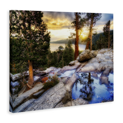 "Forest Cliff Landscape", art mural par Dennis Frates