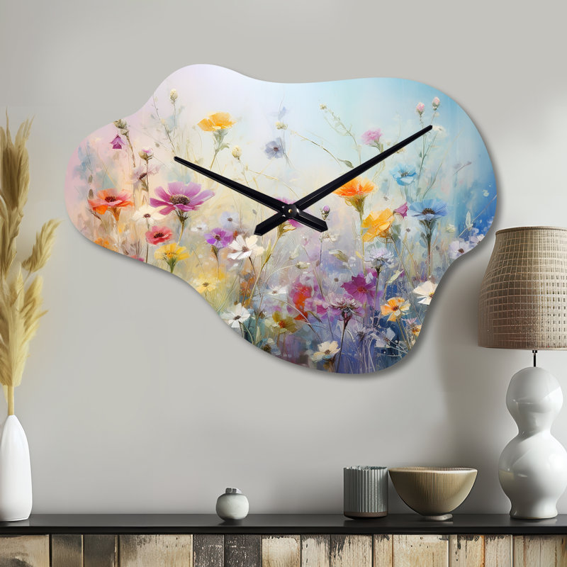 Wildflowers Blossoming Dreams - horloge murale en métal Wildflowers, impression d'horloge murale asymétrique traditionnelle