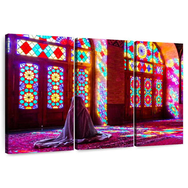 Adella priant dans la mosquée de Shiraz, H 42 po x l 65 po