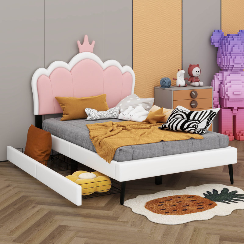 Lit de princesse simple avec détails rembourrés et tête de lit en forme de couronne