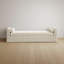 Banc rembourré à l'extrémité du lit-122663272