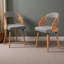 Chaise de salle à manger rembourrée avec structure en bois-459878685-468840567