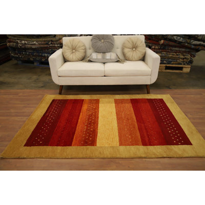 Élégantes rayures: des textures douces dans un superbe tapis Gabbeh 5 x 7