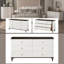 Commode moderne avec panneaux nervurés et poignées en métal, coffre de rangement élégant pour la chambre à coucher et le couloir
