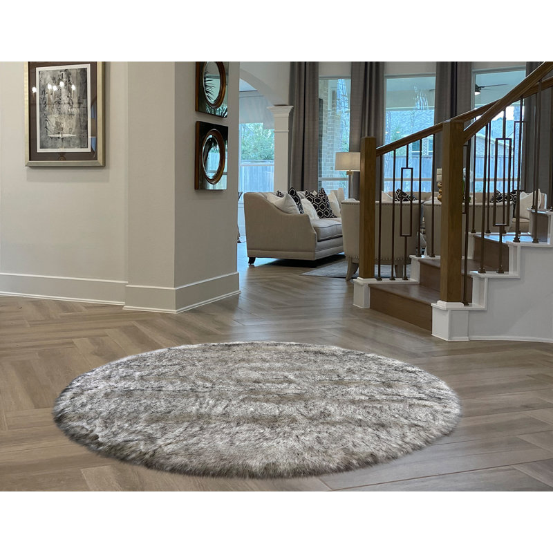 Mar Vista Faux Sheepskin Indoor Rug, Round 4'6" x 4'6"