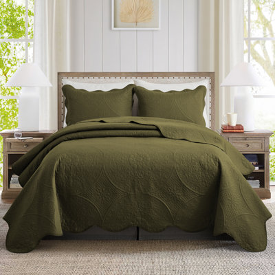 Floral Embossed Ultra-Soft Quilted Bedspread Set – Lightweight, All-Season Comfort With Matching Pillow Shams