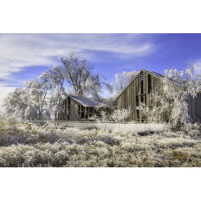 Frozen Icy and Snowy Old Barns par Dszc