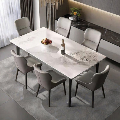 Cette élégante table de style italien combine le durabili
