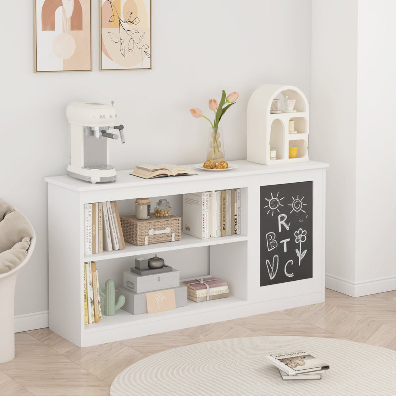 Bibliothèque avec tablette de rangement et tableau noir pour salle de jeux