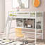 Lit mezzanine simple blanc avec rangement pratique et espace de travail pour une tablette de bureau fonctionnelle dans la chambre à coucher. Augmentez l'efficacité de votre espace. Fabrication solide, utilisation à long terme. Pour 6 ans et plus. Aucun sommier tapissier requis-1542607238