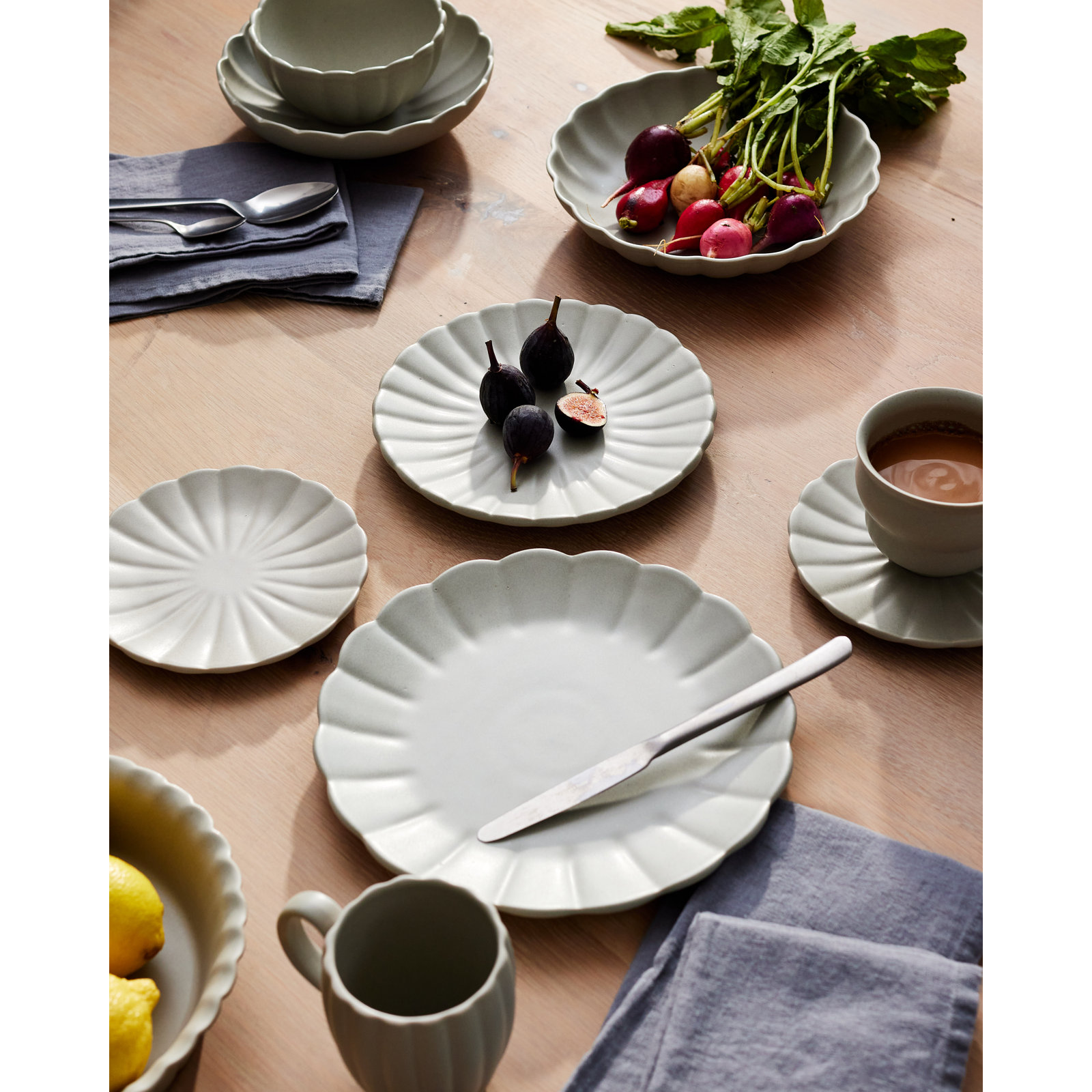ED Ellen DeGeneres Lafayette 7" Bread Plate, Gray