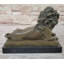 Sculpture signée Barye, lion d'Afrique, roi de la jungle, reposant sur bronze, art déco