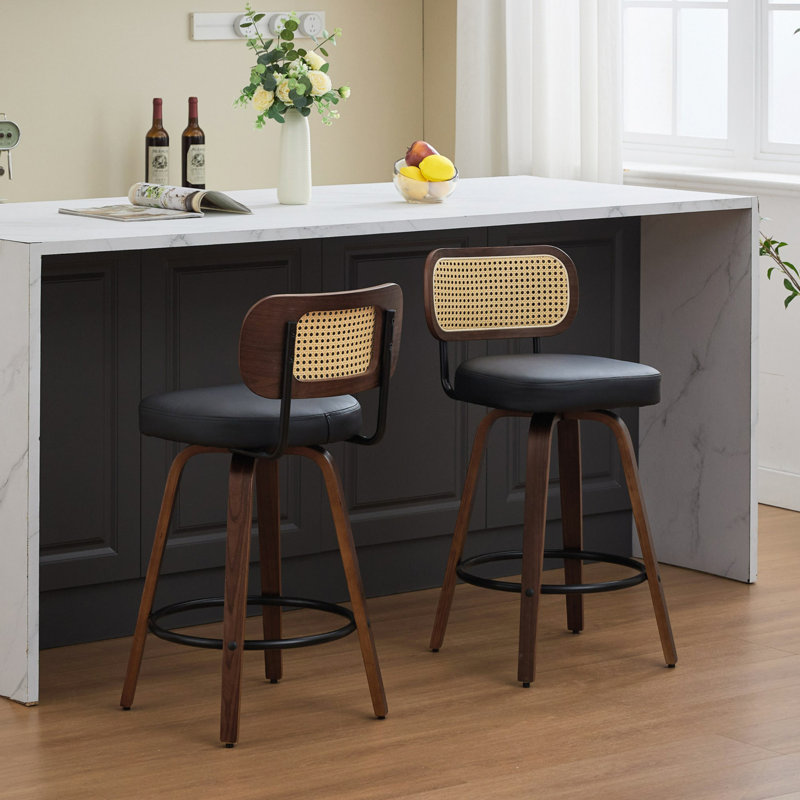 Ensemble de 2 tabourets de bar à hauteur de comptoir - tabourets à hauteur de comptoir en rotin de 26 pouces avec dossier en canne, siège rembourré, fabrication en noyer, tabourets de comptoir pivotants pour îlot / cuisine / comptoir / bar