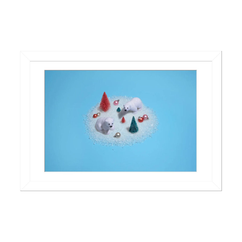 «Arctic Holiday Gathering», reproduction d'art mural, papier d'art encadré, H 16 po x l 24 po, Blanc