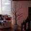 Arbre de Noël artificiel pré-éclairé avec 400 lumières à DEL orange et mauve-674289588