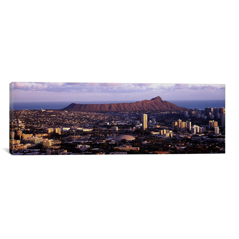 «Honolulu, Oahu, Hawaii 2010» par Panoramic Images, reproduction de photo sur toile, H 12 po x l 36 po x 1,5 po, Toile tendue
