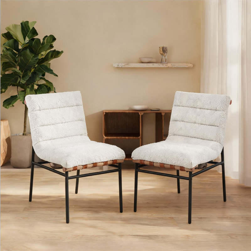 Ensemble de 2 chaises d'appoint rembourrées Crisp White Boucle, avec pieds en fer noir, style moderne