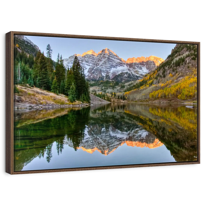 Maroon Bells Autumn Glow, 25 po x 17 po, Cadre flottant en noyer