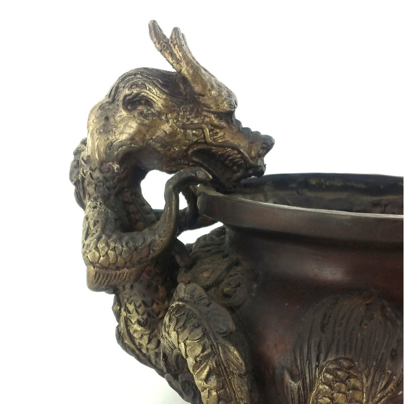 Figurine pot avec deux poignées de dragon