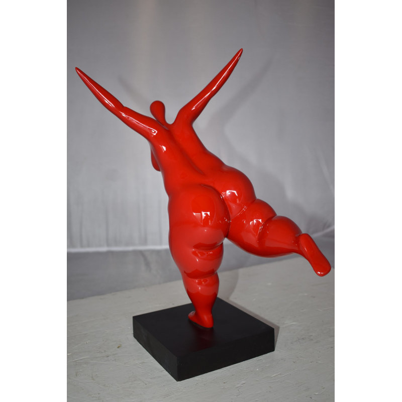 Statue voluptueuse Lawen, debout sur une patte, résine rouge