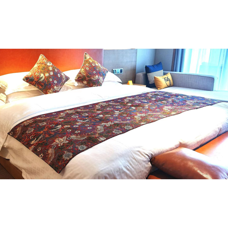 Chemin de lit floral en polyester par Morris, Voleur de fraises - rouge