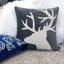 Coussin décoratif en velours Holiday Reindeer-124862069-124862066