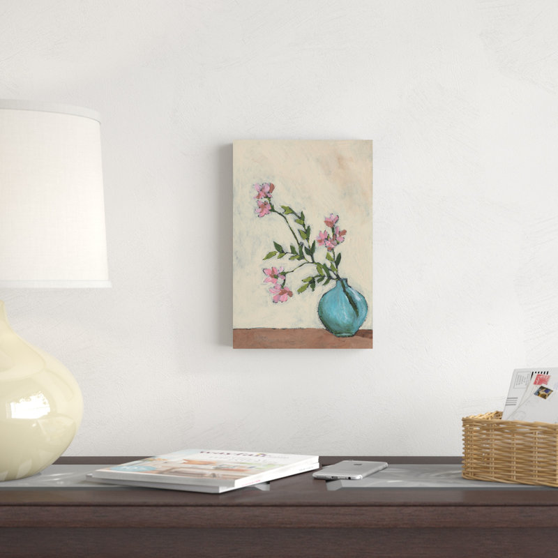 «Blossom in Blue Vase I» par Regina Moore - peinture sur toile tendue, H 12 po x l 8 po