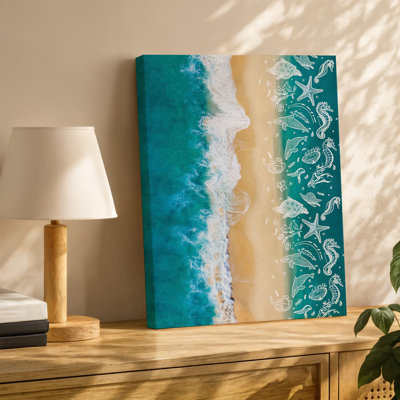 Photo sur toile d'une vue aérienne sereine d'une plage tranquille où de douces vagues d'art embrassent le rivage, créant une douce mousse blanche parfaite pour l'art mural sur toile