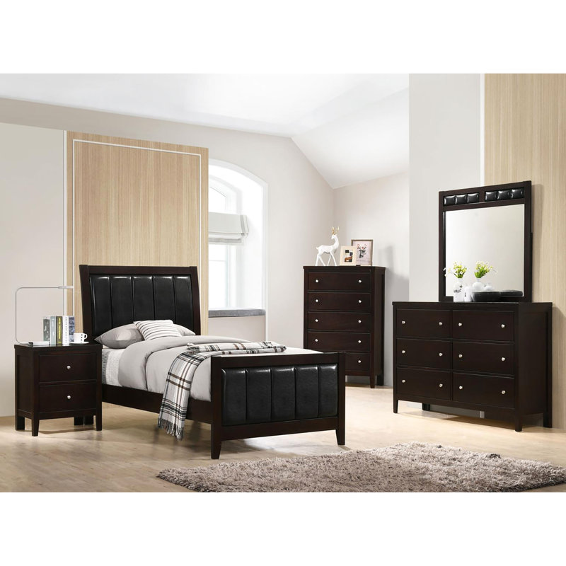 Lit simple confortable avec rembourrage et structure en bois stable - Les panneaux de meubles Tranquility Found de la chambre renforcent la durabilité