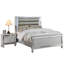 Mobilier de chambre à coucher moderne avec très grand lit et 2 tables de chevet à DEL avec panneau de verre et capitonnage horizontal argenté-987978217