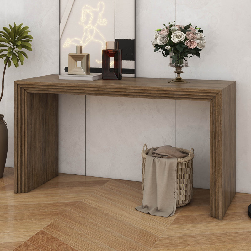 Console moderne avec motif rayé unique, table d'entrée étroite en placage de bois massif Paulownia, derrière la table de canapé
