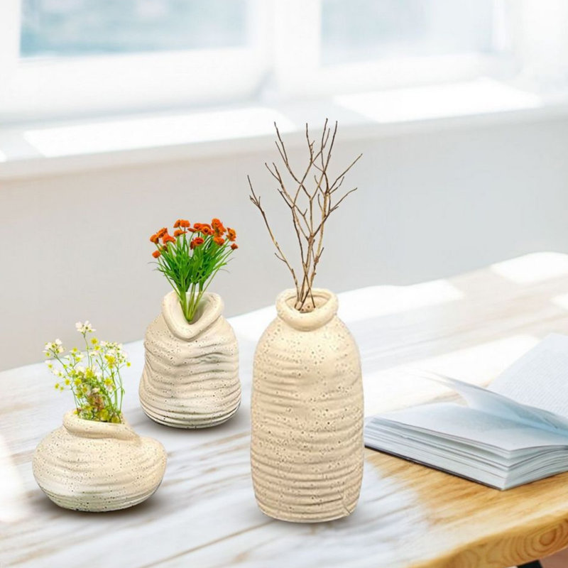 Corojo Ceramic / Porcelain Table Vase, Ivory