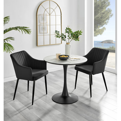 Table de salle à manger blanche effet marbre et 2 chaises de luxe en velours