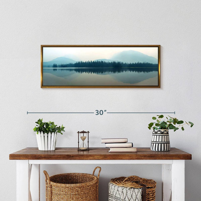 Lakeside Mountain Forest, 25 po x 9 po, Cadre flottant doré