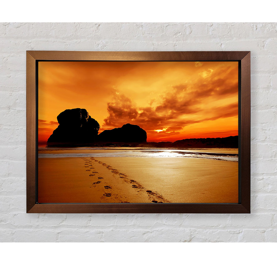 Gerahmtes Wandbild Footprints In The Orange Ocean Sand