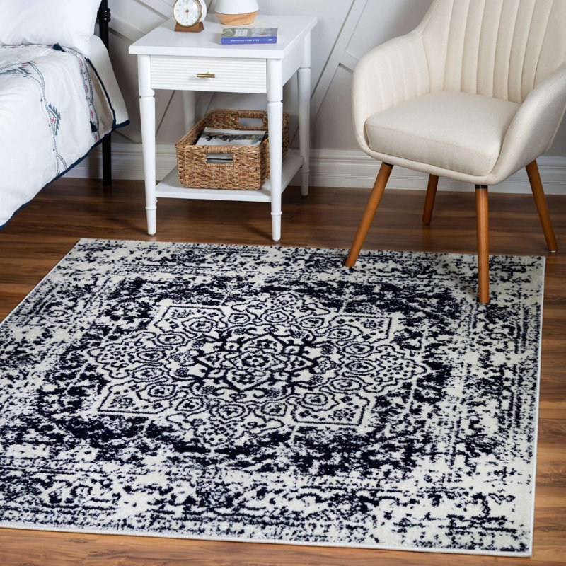 Tapis traditionnel Traditional Endesha, Carré 7 pi 10 po