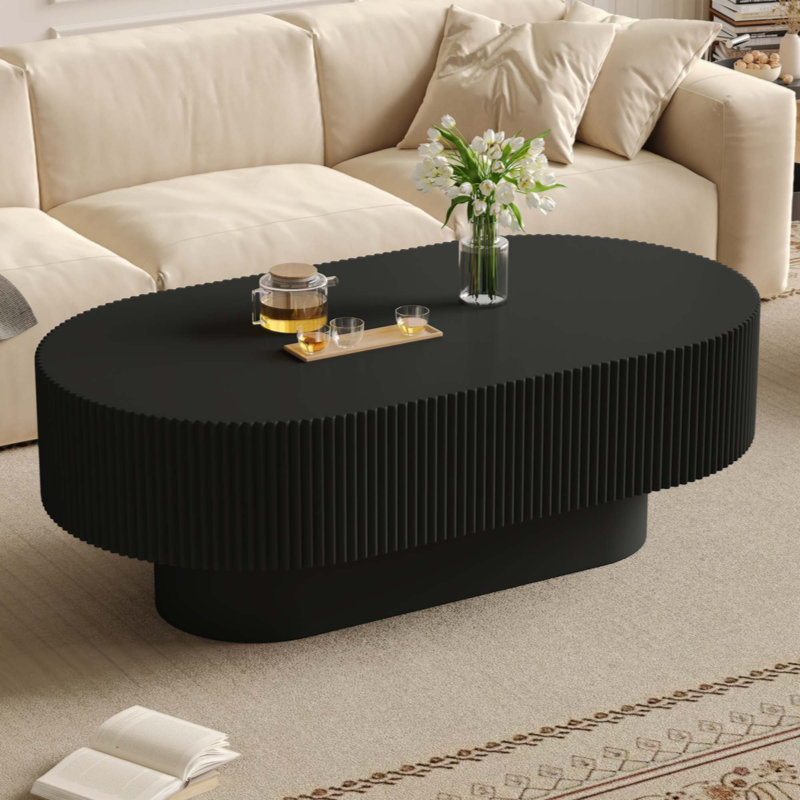 Table basse ovale de style campagnard élégante avec plateau de 27 cm d'épaisseur, table d'appoint tambour moderne couleur crème, table centrale minimaliste cannelée avec base robuste pour le salon, montage facile