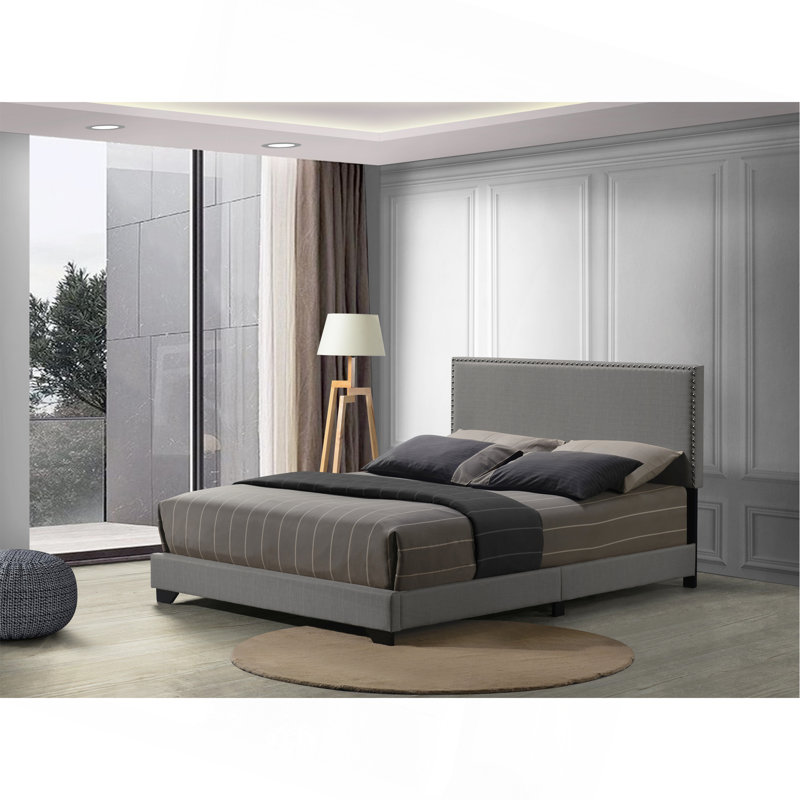 Grand lit en tissu gris clair Leandros