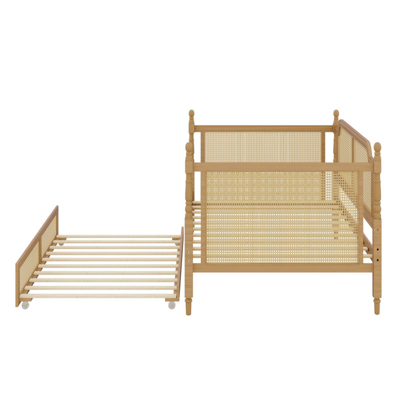 Lit de jour en rotin traditionnel avec lit gigogne, solution peu encombrante pour les chambres d'amis et les espaces restreints