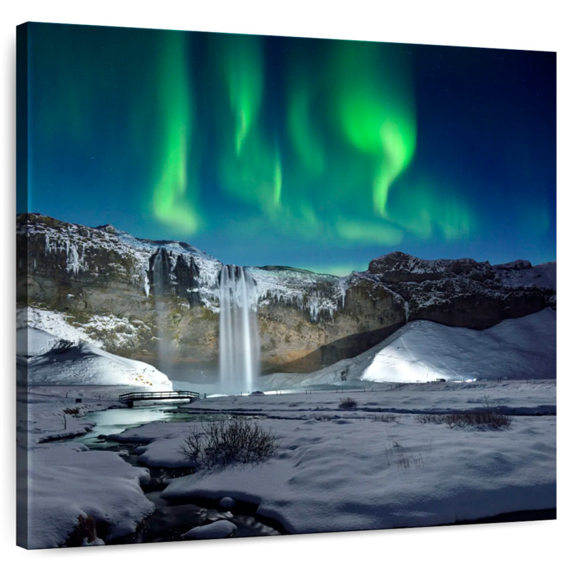 Alvord Aurora au-dessus de la cascade de Skogafoss, H 10 po x l 10 po