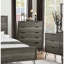 Commode de chambre contemporaine à trois tons de finition grise avec pieds en métal et placage d'acacia